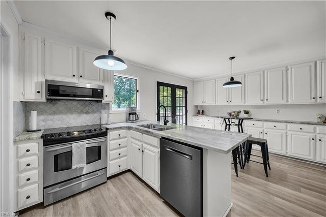 117 Wind Forest LN, Yorktown, VA 23692