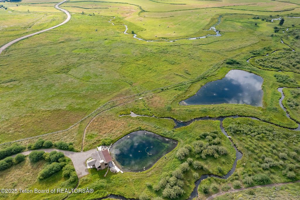 400 RED TAIL BUTTE Road, Jackson, WY 83001 photo 9