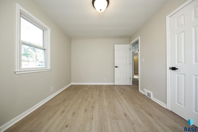 604 S Highland Ave, Sioux Falls, SD 57103