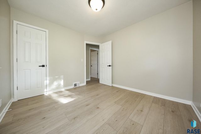 604 S Highland Ave, Sioux Falls, SD 57103