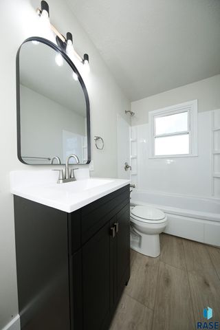 604 S Highland Ave, Sioux Falls, SD 57103