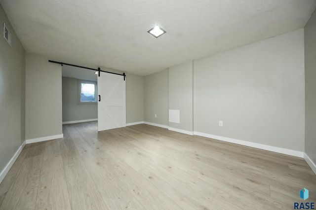 604 S Highland Ave, Sioux Falls, SD 57103