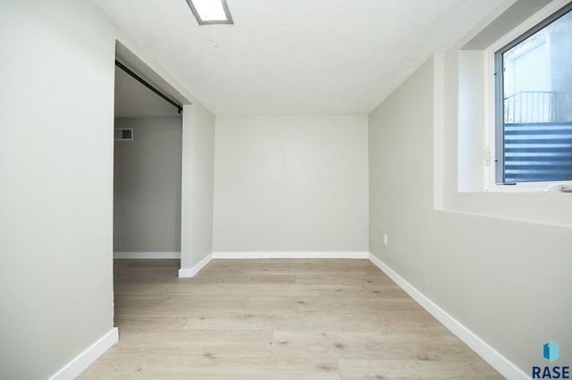 604 S Highland Ave, Sioux Falls, SD 57103