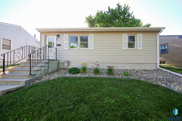 604 S Highland Ave, Sioux Falls, SD 57103