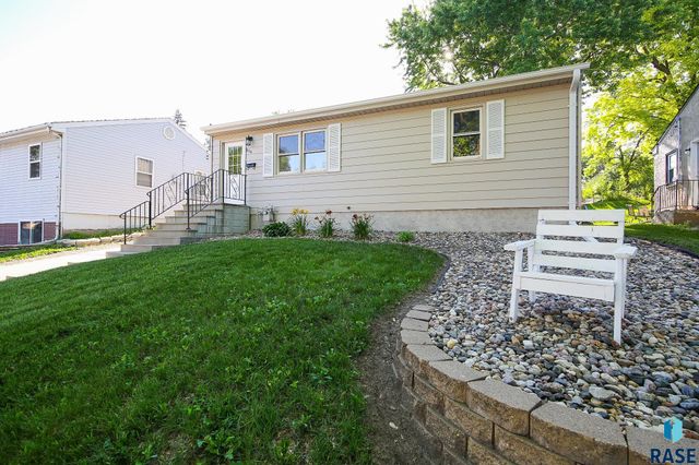604 S Highland Ave, Sioux Falls, SD 57103