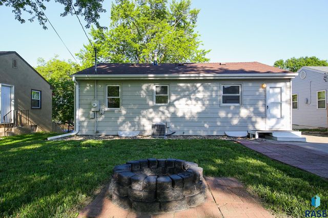 604 S Highland Ave, Sioux Falls, SD 57103