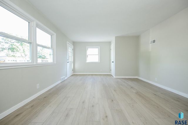 604 S Highland Ave, Sioux Falls, SD 57103