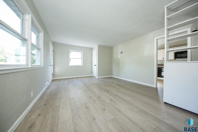 604 S Highland Ave, Sioux Falls, SD 57103