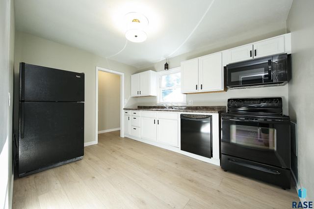 604 S Highland Ave, Sioux Falls, SD 57103