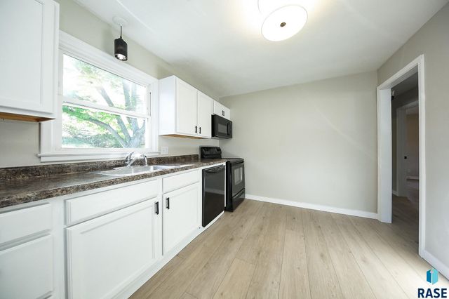 604 S Highland Ave, Sioux Falls, SD 57103