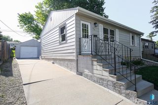 604 S Highland Ave, Sioux Falls, SD 57103