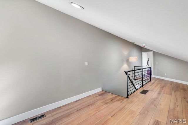 1000 Barton Street, St Louis, MO 63104