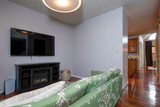 4429 E Valley Road, Springfield, MO 65809