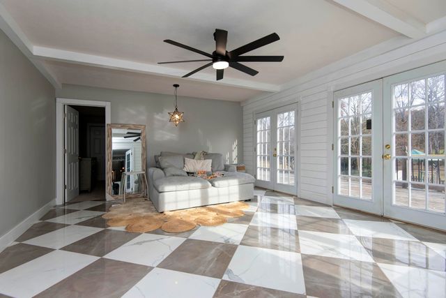 4429 E Valley Road, Springfield, MO 65809