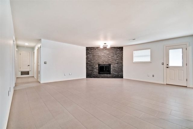 1703 SE P Street, Bentonville, AR 72712