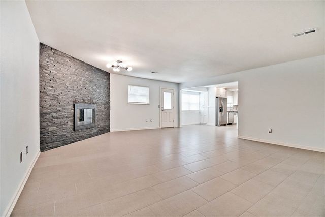 1703 SE P Street, Bentonville, AR 72712