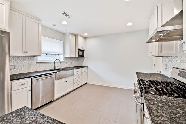 1703 SE P Street, Bentonville, AR 72712