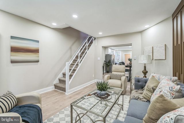 207 W ALBANUS STREET, Philadelphia, PA 19120