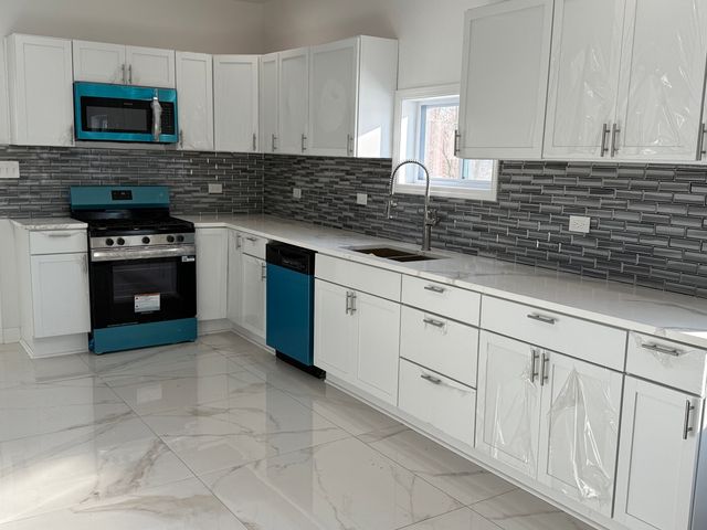 15351 S 3rd Avenue, Phoenix, IL 60426