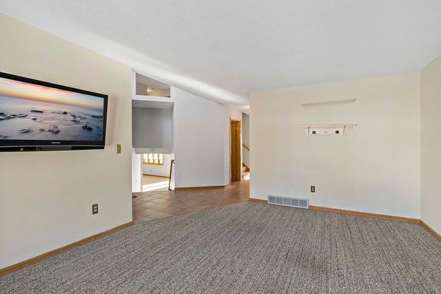 17384 Harding Lane, Lakeville, MN 55044