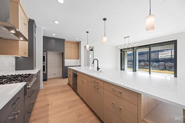 7237 N Firhill Pl, Eagle, ID 83616