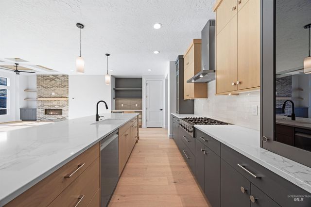 7237 N Firhill Pl, Eagle, ID 83616