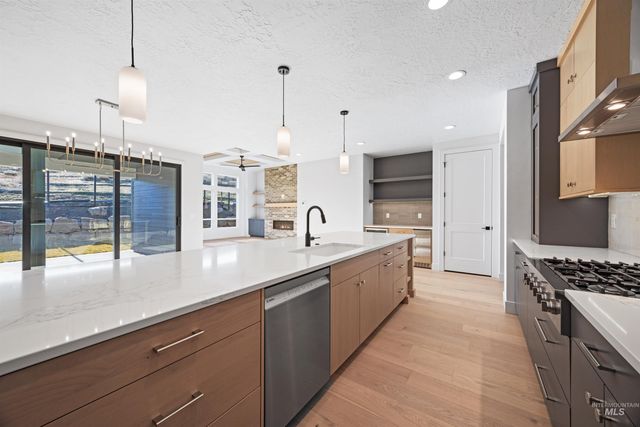 7237 N Firhill Pl, Eagle, ID 83616