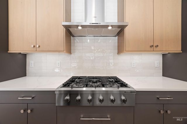 7237 N Firhill Pl, Eagle, ID 83616