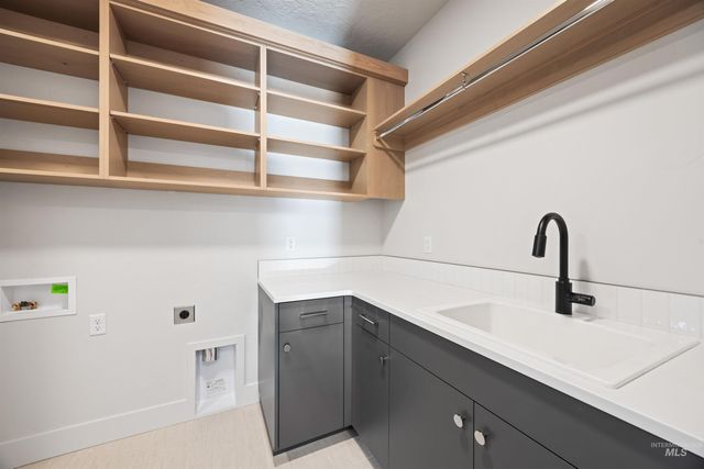 7237 N Firhill Pl, Eagle, ID 83616