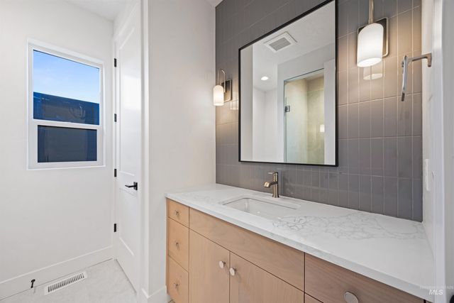 7237 N Firhill Pl, Eagle, ID 83616