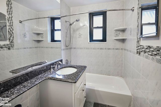 7811 35th Ave Apt 1G, New York City, NY 11372