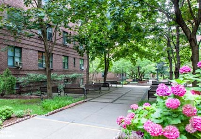 7811 35th Ave Apt 1G, New York City, NY 11372