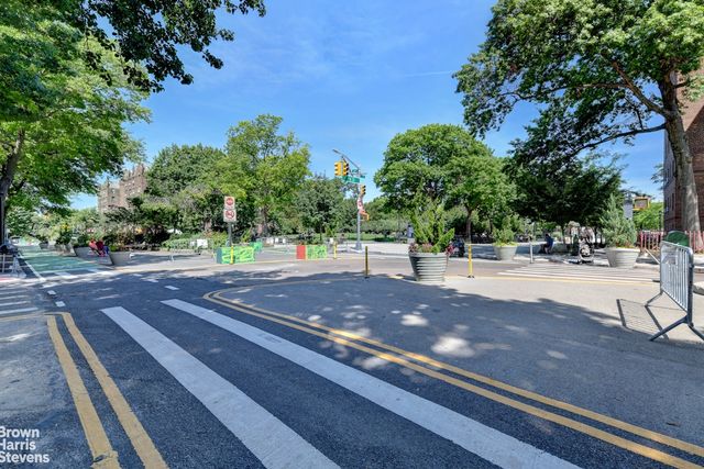 7811 35th Ave Apt 1G, New York City, NY 11372
