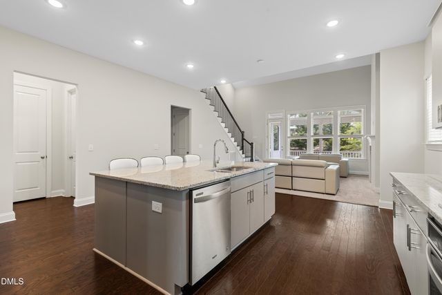 912 Village View Lane, Cary, NC 27519