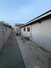 4721 W Oakfield Avenue 2, Santa Ana, CA 92703