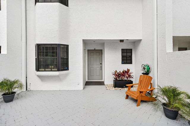 605 NE 19th Avenue, Deerfield Beach, FL 33441