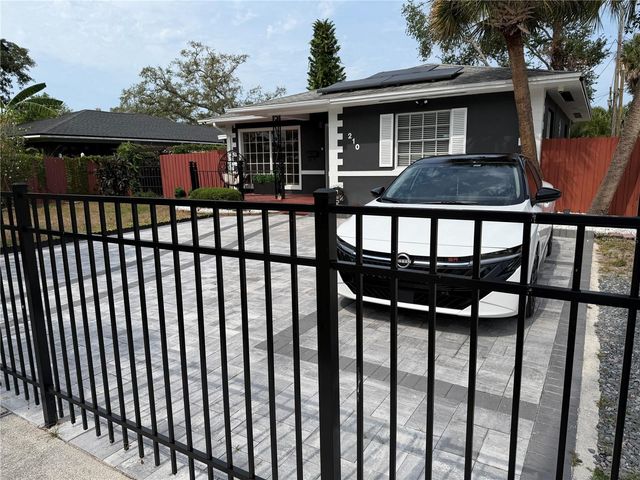 210 49TH STREET N, St Petersburg, FL 33710
