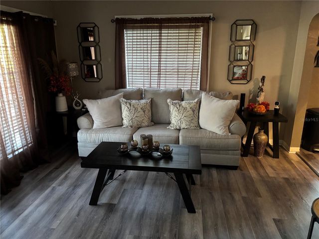 210 49TH STREET N, St Petersburg, FL 33710