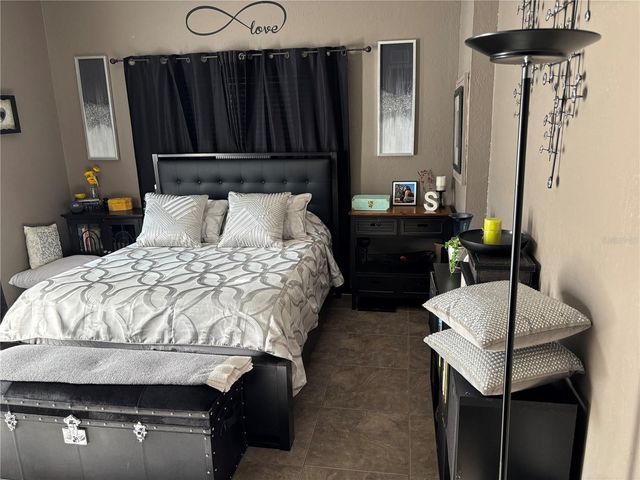 210 49TH STREET N, St Petersburg, FL 33710