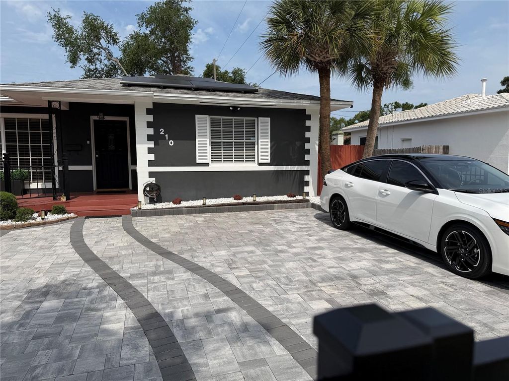 210 49TH STREET N, St Petersburg, FL 33710