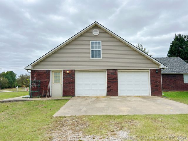 15085 Box Elder Road, Okmulgee, OK 74447