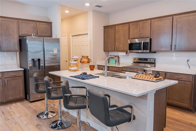 387 CROSSINGS AVENUE, St Cloud, FL 34771