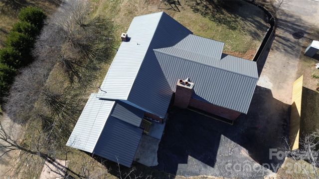 1397 Dutch Cove Road, Canton, NC 28716