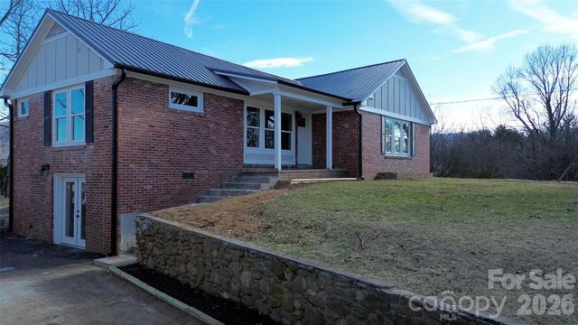 1397 Dutch Cove Road, Canton, NC 28716