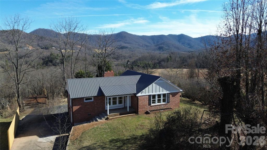 1397 Dutch Cove Road, Canton, NC 28716