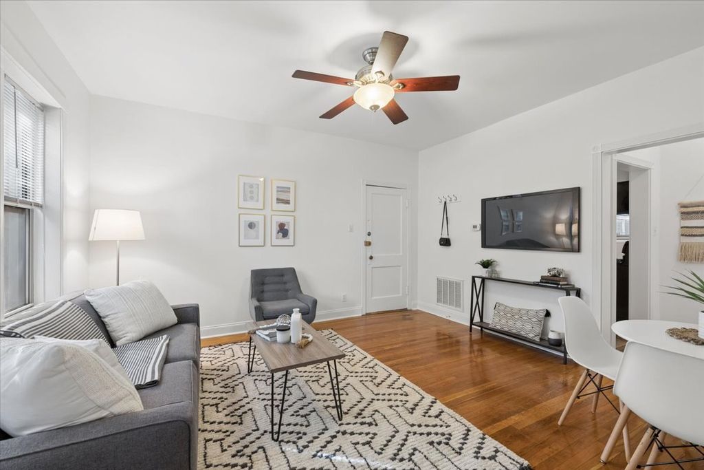 2314 W Byron Street 1, Chicago, IL 60618 — photo 2