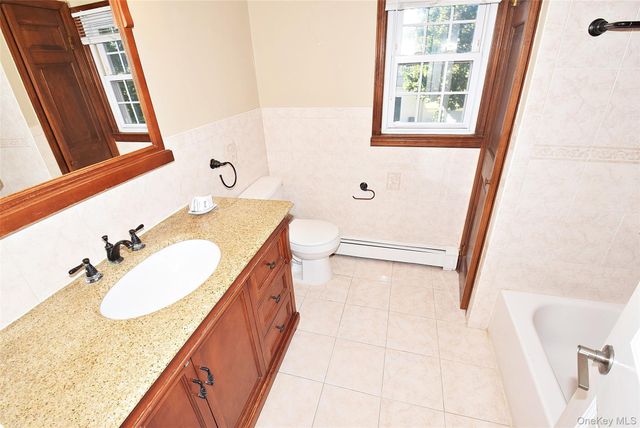 95 Krug Place, Mineola, NY 11501