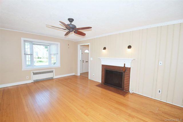 95 Krug Place, Mineola, NY 11501