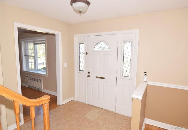 95 Krug Place, Mineola, NY 11501