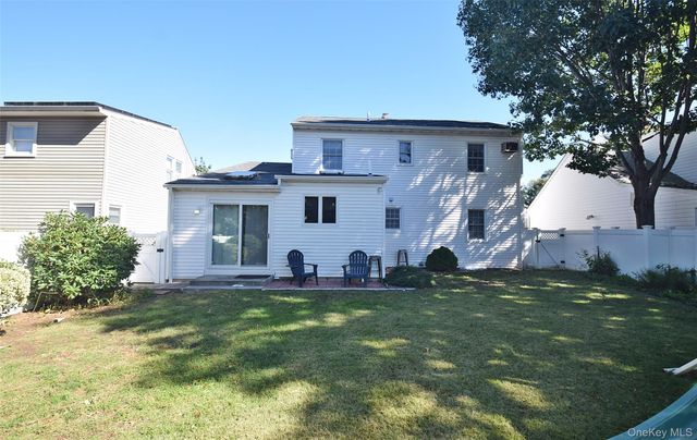 95 Krug Place, Mineola, NY 11501